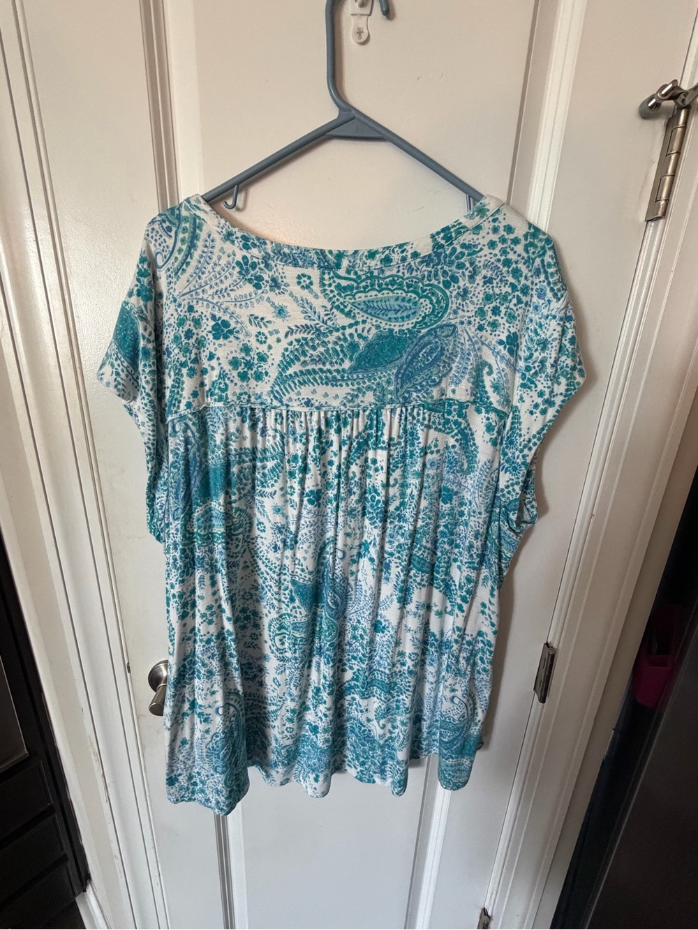 Daniel Rainn Teal and White Paisley V-Neck Top, 3X - Picture 11 of 12